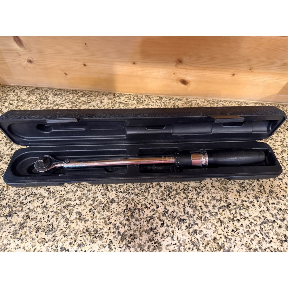 Husky 39103 3/8 Inch Drive Click Torque Wrench with Husky Pro Case Metric Nm